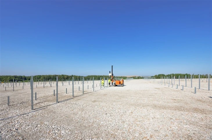 High-Performance ZAM Steel Solar Ground Mounting System For Utility Projects manufacturers